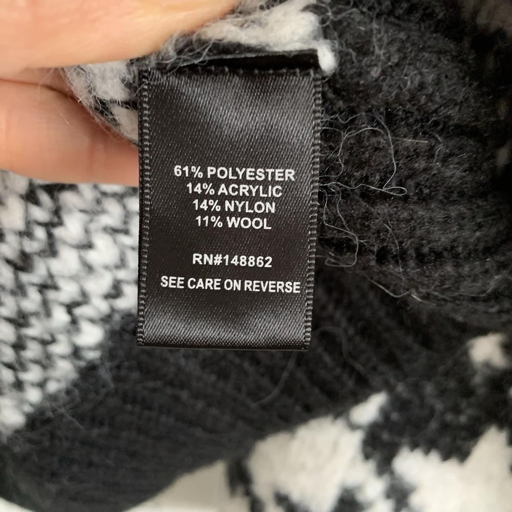 Torrid Black White‎ Houndstooth Cardigan V-Neck Button Front Crop Sweater Size 2 - Picture 5 of 7